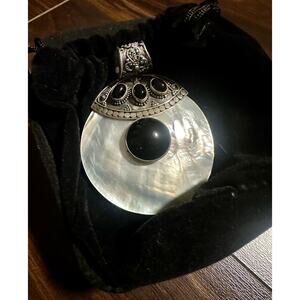 7.5"CM STERLING SILVER MOTHER OF PEARL WITH ONYX PENDANT FROM MERAV INDONESIA